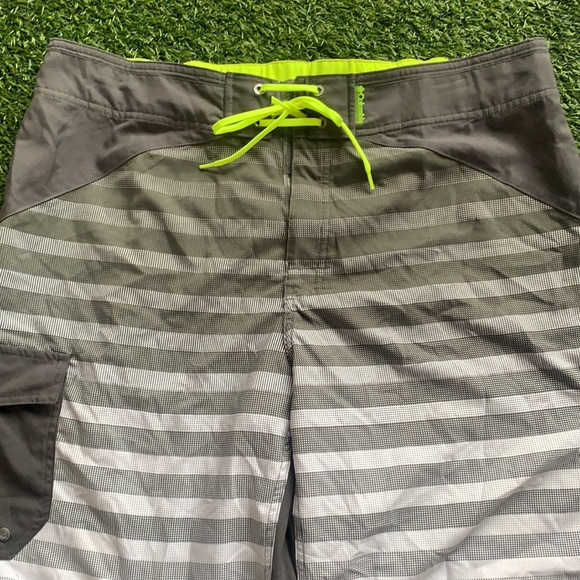 COLUMBIA Omni-shield shorts - Picture 2 of 8